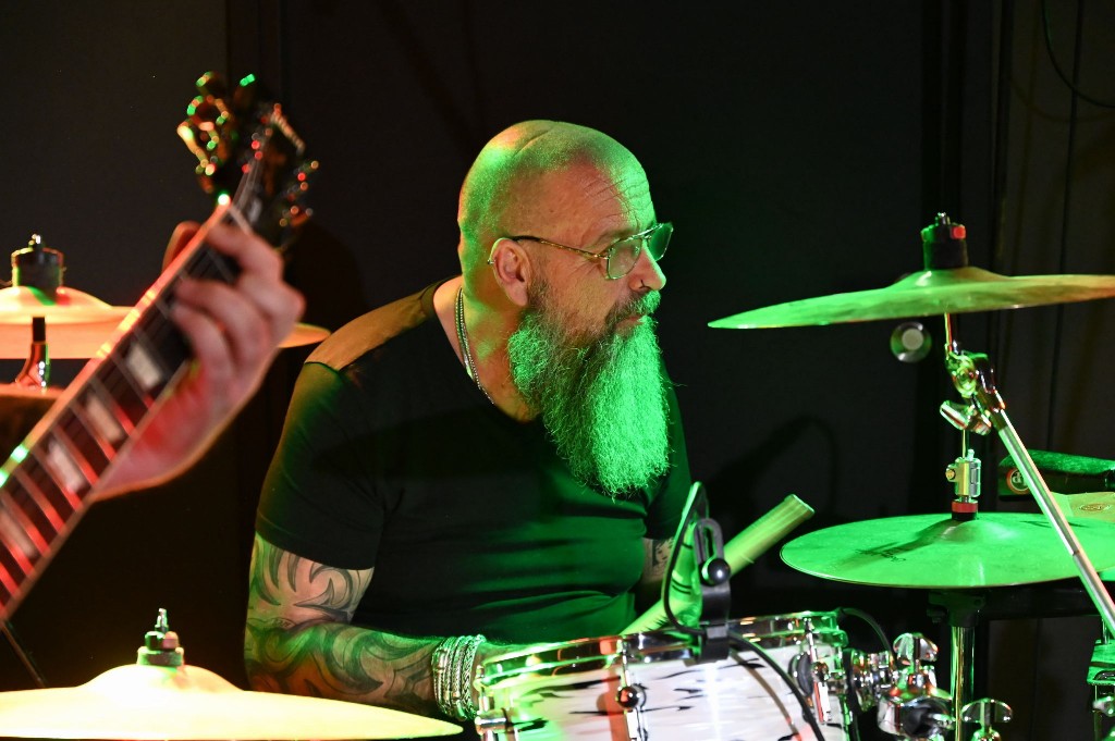 ../Images/10 jaar Ro's Barbershop 212.jpg